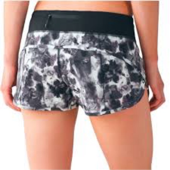 Lululemon Speed Up Shorts- Black White Floral Obscurred Black Dusty Mauve-Size 8 - Picture 1 of 6